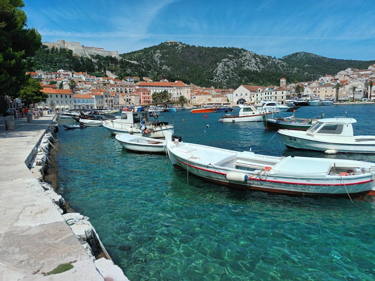 Jesliving Hvar - 2 Bedroom Elegant Apartment With Sea View In Historic Center Of Χβαρ Εξωτερικό φωτογραφία