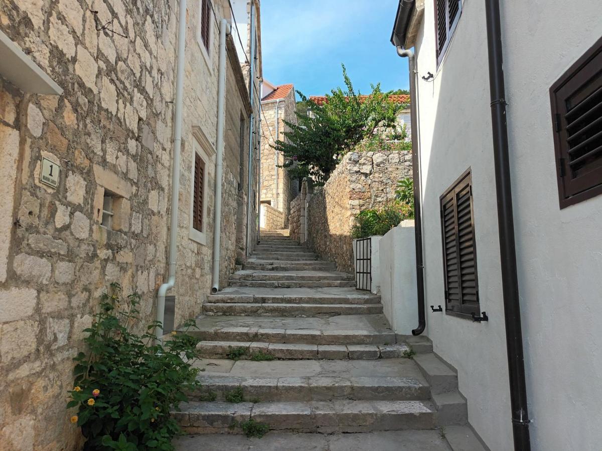 Jesliving Hvar - 2 Bedroom Elegant Apartment With Sea View In Historic Center Of Χβαρ Εξωτερικό φωτογραφία